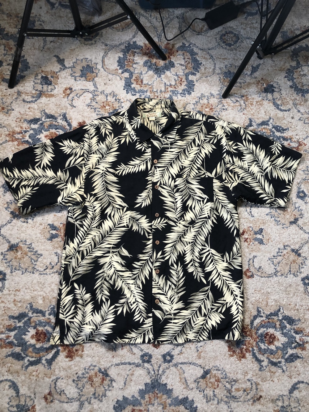 Tommy Bahama Shirt Mens Medium Black Silk Palm Leaf Hawaiian Button Up Camp